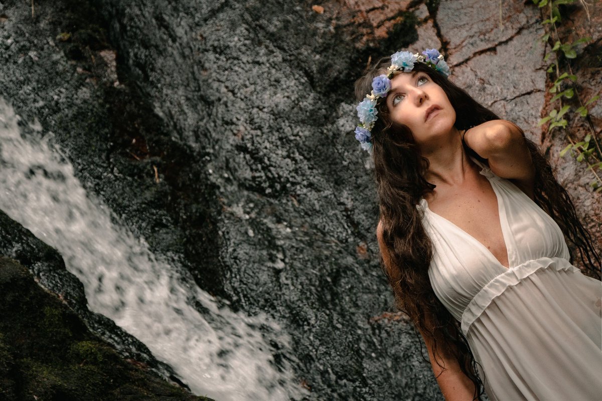 Angelycan's tweet photo. The Fairy in the Woods
.
#girls #girl #forest #glamourshots #glamourmodel #glamourshot #glamour #likeforlikes #like4likes #likeforfollow #instafashion #instalike #instafashion #instafamous #woman #ig_sensual_art #water #waterfall https://t.co/yjNtNXl5f4