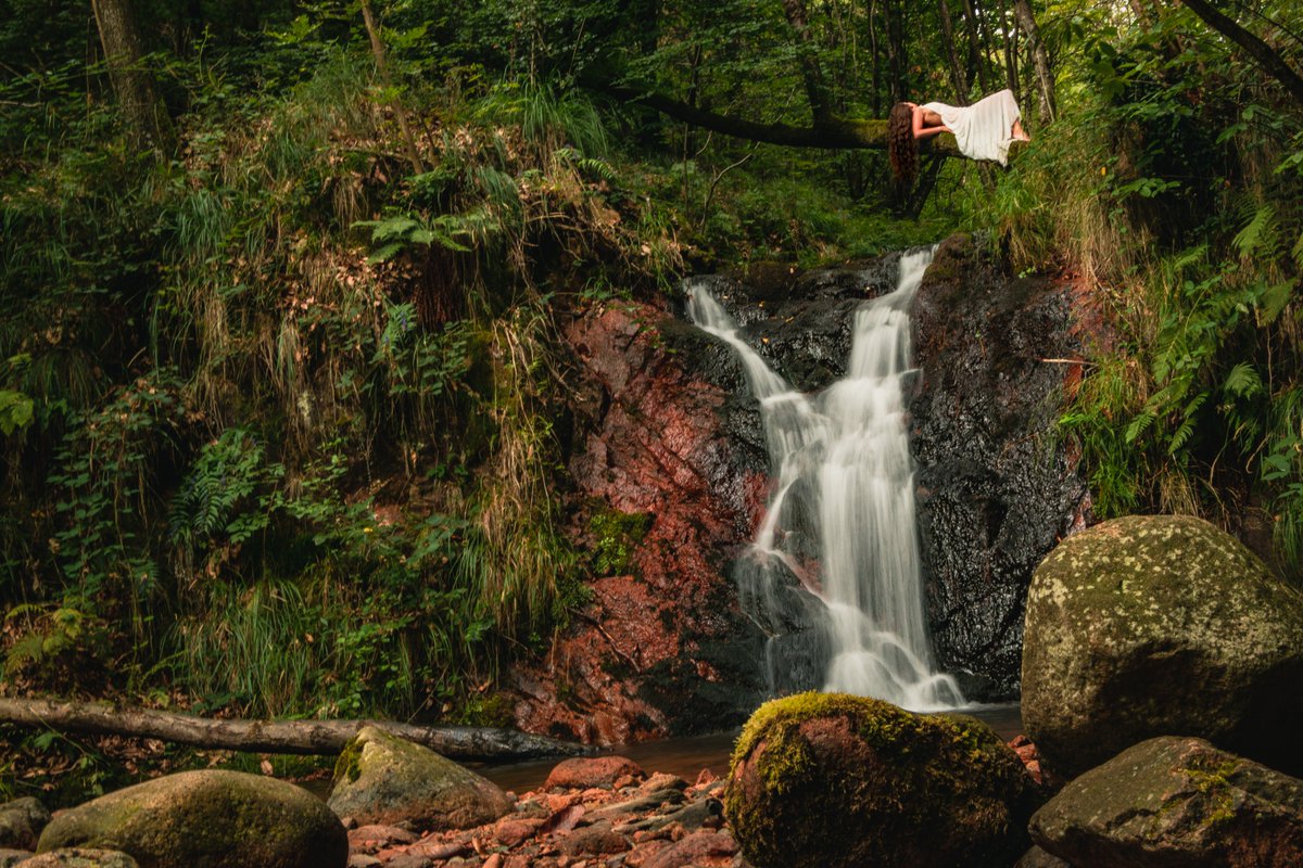 Angelycan's tweet photo. The Fairy in the Woods
.
#girls #girl #forest #glamourshots #glamourmodel #glamourshot #glamour #likeforlikes #like4likes #likeforfollow #instafashion #instalike #instafashion #instafamous #woman #ig_sensual_art #water #waterfall https://t.co/yjNtNXl5f4