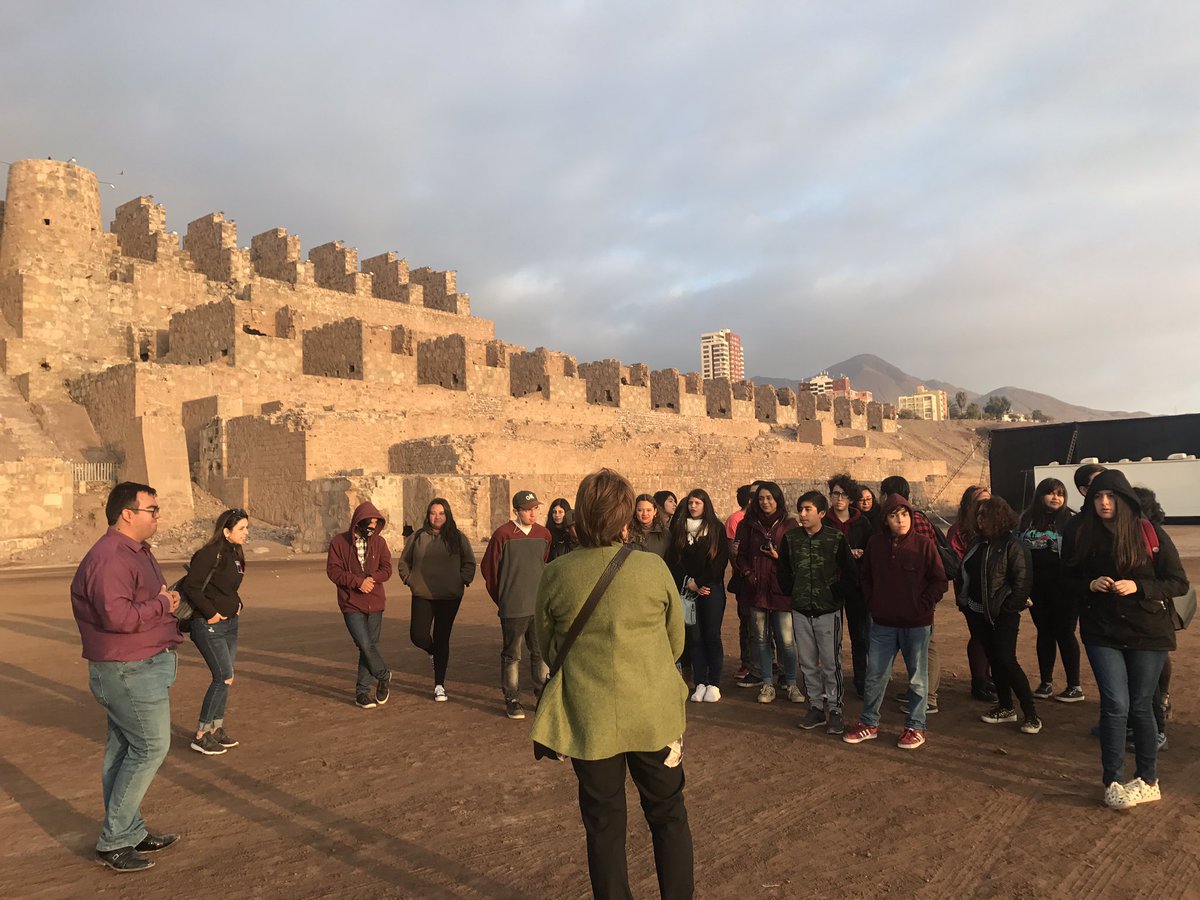 Senda_Atacama's tweet photo. Así termina el recorrido por #Antofagasta y nuestra encargada del área de prevención, Selva Careaga, agradece a los participantes y les desea el mayor de los éxitos para la jornada de #DebatesEstudiantiles #Senda2018 #SENDAconTodos 🏆🏅📚 https://t.co/XsJ6hDkTm8