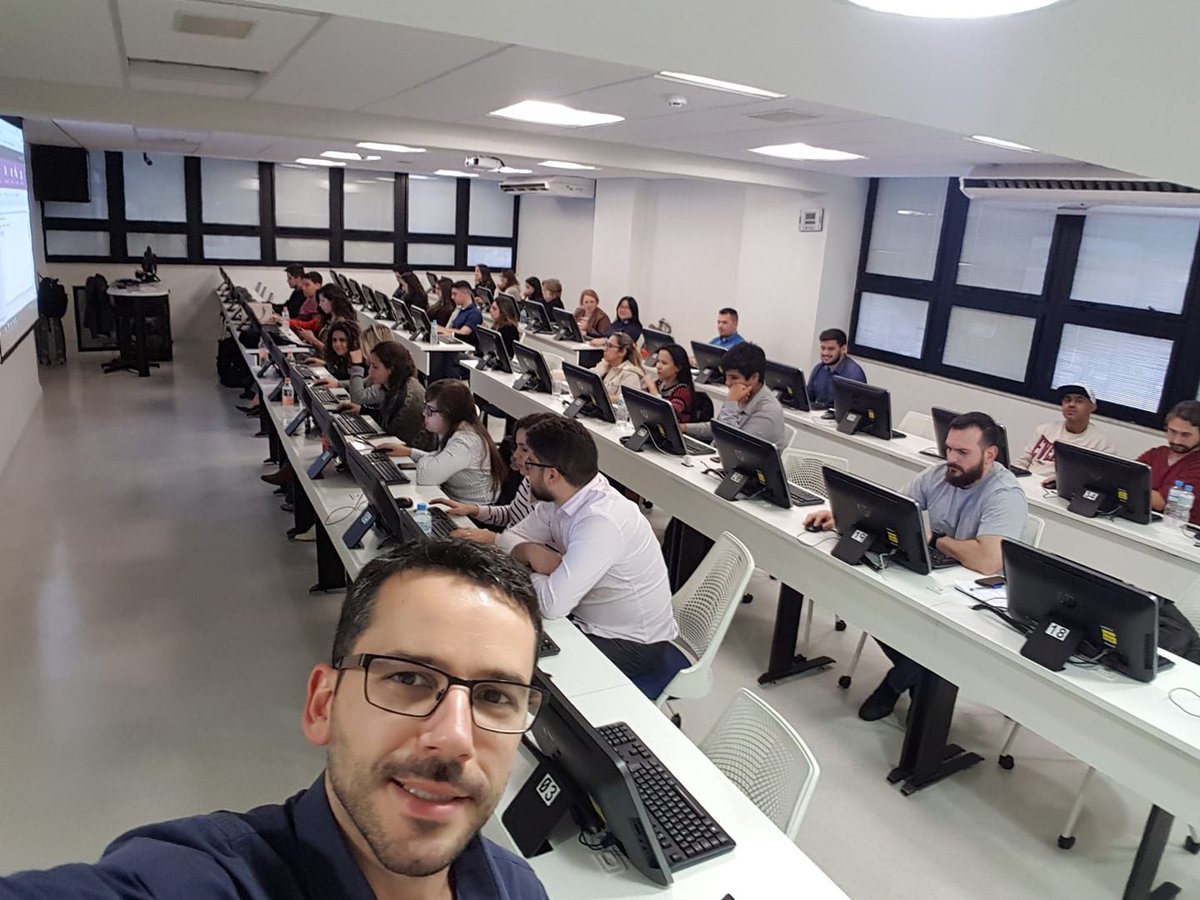 sphinxbrasil's tweet photo. Está acontecendo: Curso em Turma SPHINX Brasil, na FGV-SP.  Sala cheia!
#cursosphinx #fgv https://t.co/ES51sP3rKL