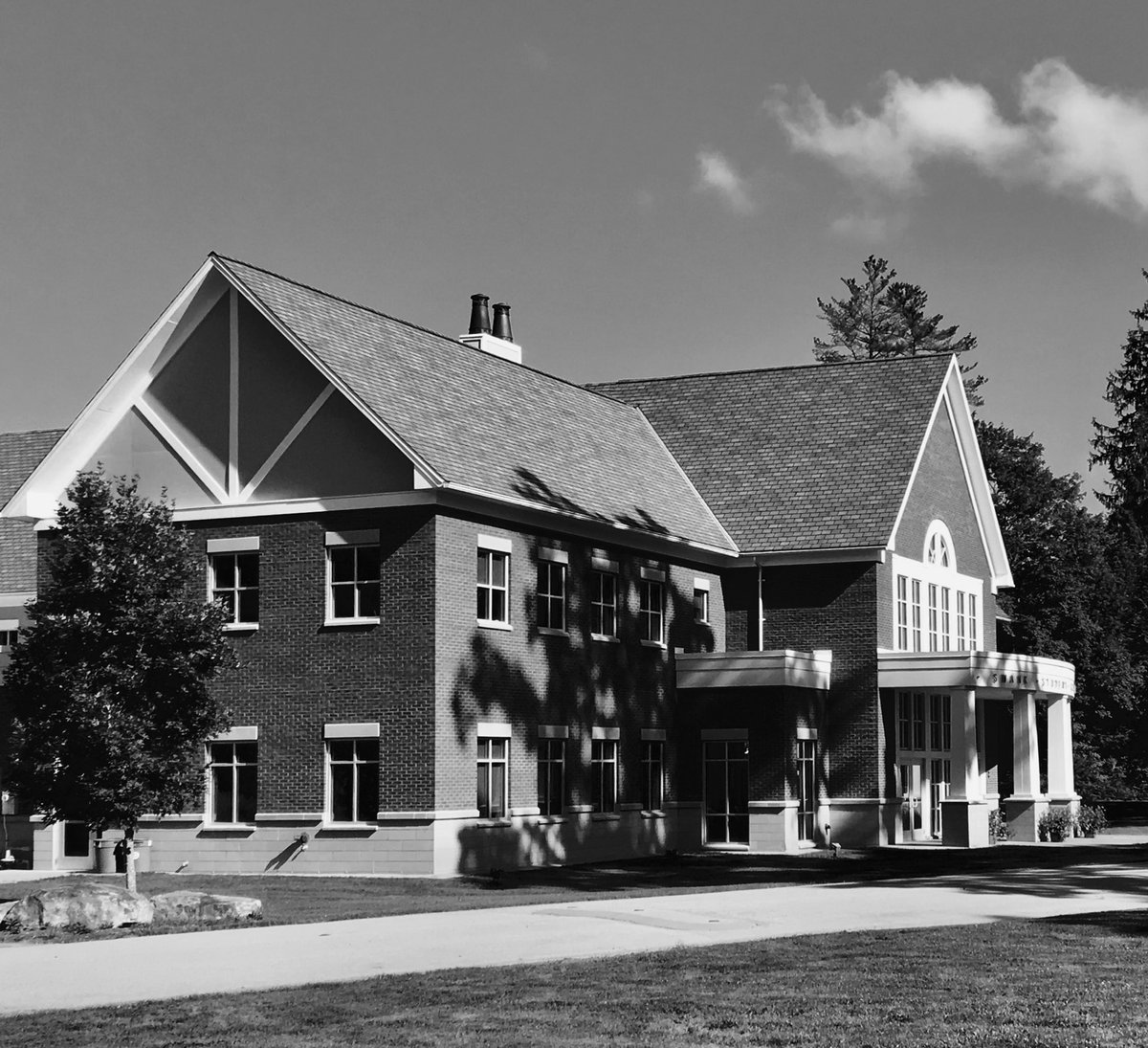 POH_Architects's tweet image. Strong gable ends allow this student center to be prominent yet relate to the residential setting and campus feel. #americanarchitecture #architecture #inspiringspaces #gable #pittsburgharchitecture #studentcenter @TheKiskiSchool