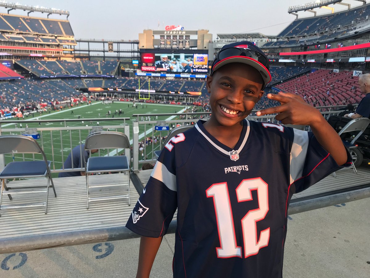 DUB_Productions's tweet photo. Craigs 9th Bday &amp; first Patriots Game #patsgame https://t.co/rS6lIuLk31