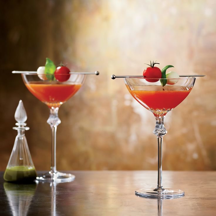 FormaggioICS's tweet image. On this glorious #NationalRumDay we encourage you to use your favorite white rum to make a traditional daiquiri, but for a little Italian twist, we think you should top it with a caprese skewer using your favorite Formaggio hand tossed mozzarella!🍹🇮🇹🧀❤️