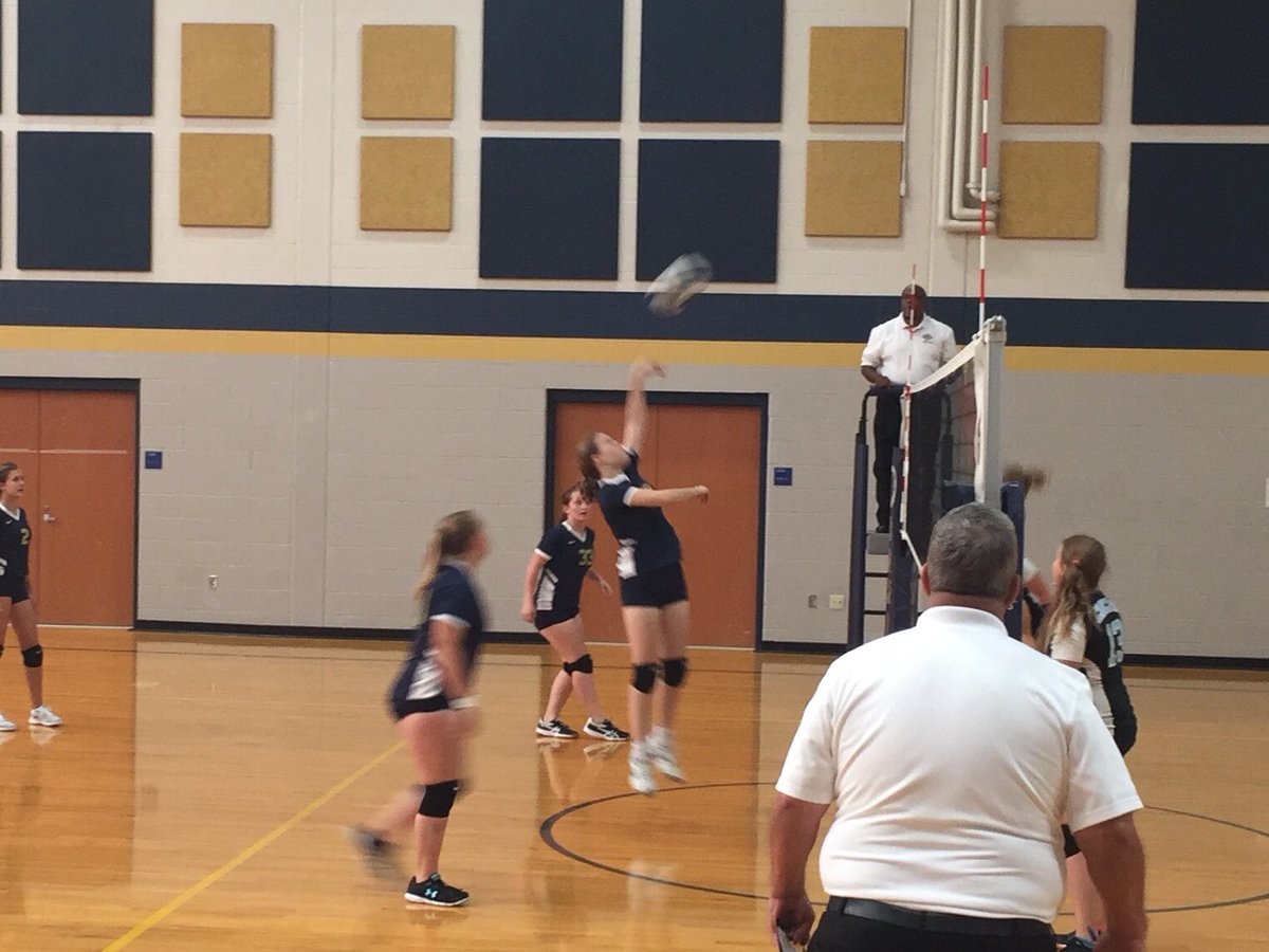 TWMSports's tweet photo. #8VB Lady Bruins won 15-8 in the final set to defeat @AthleticsatCMS
#GoodThingsBruin https://t.co/VuwxY0yXlu