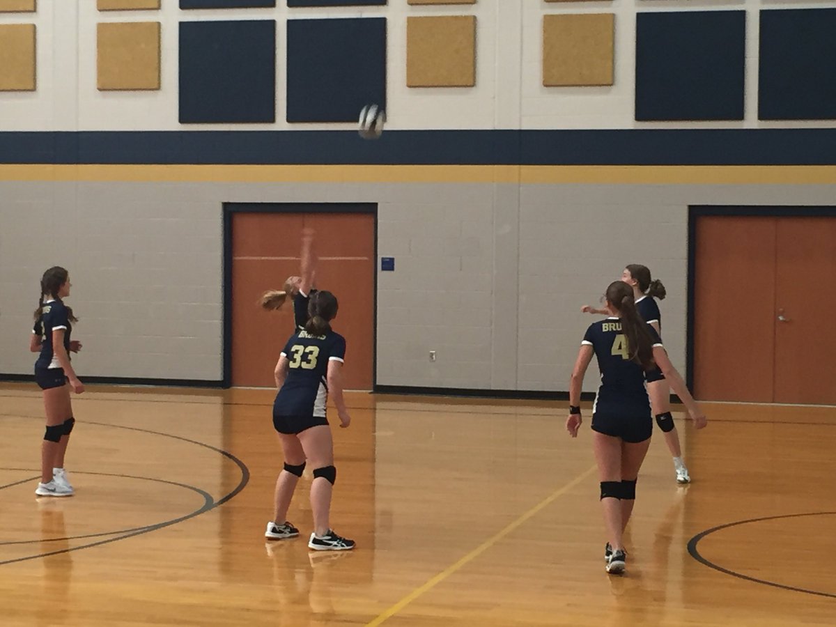 TWMSports's tweet photo. #8VB Lady Bruins won 15-8 in the final set to defeat @AthleticsatCMS
#GoodThingsBruin https://t.co/VuwxY0yXlu