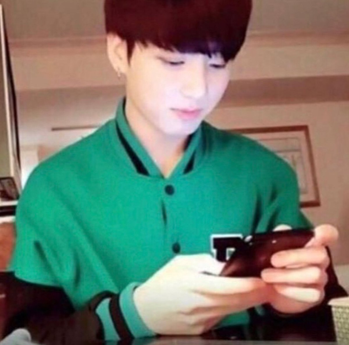 sadnibbahours__'s tweet image. Lmfao im never on here