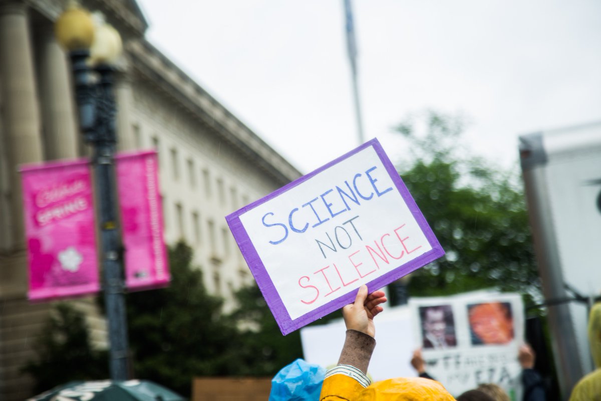 foe_us's tweet image. Scott Pruitt’s toxic legacy cannot continue at @EPA. We’re demanding #ScienceNotSilence. 

Speak out against the dangerous #CensoringScience proposal!

us.e-activist.com/page/5695/acti…