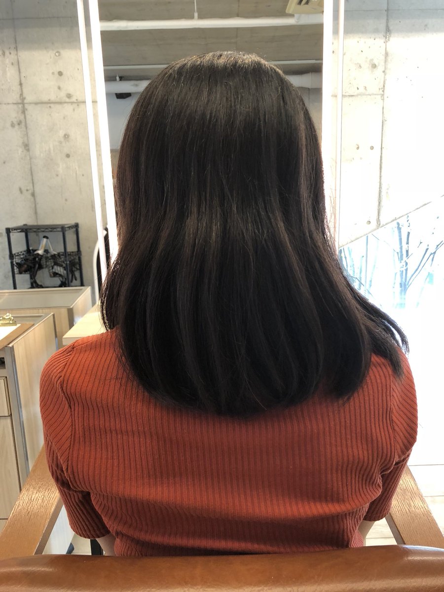 たけざわ 提案する美容師 A Twitter 髪が多ければ減らす くせがあるなら伸ばす 四角い頭になるなら丸くなるように切る これでショートにできないと言われた人は短くできる あとは その人のなりたいイメージに寄り添って丁寧にやっていくことが大事っすね