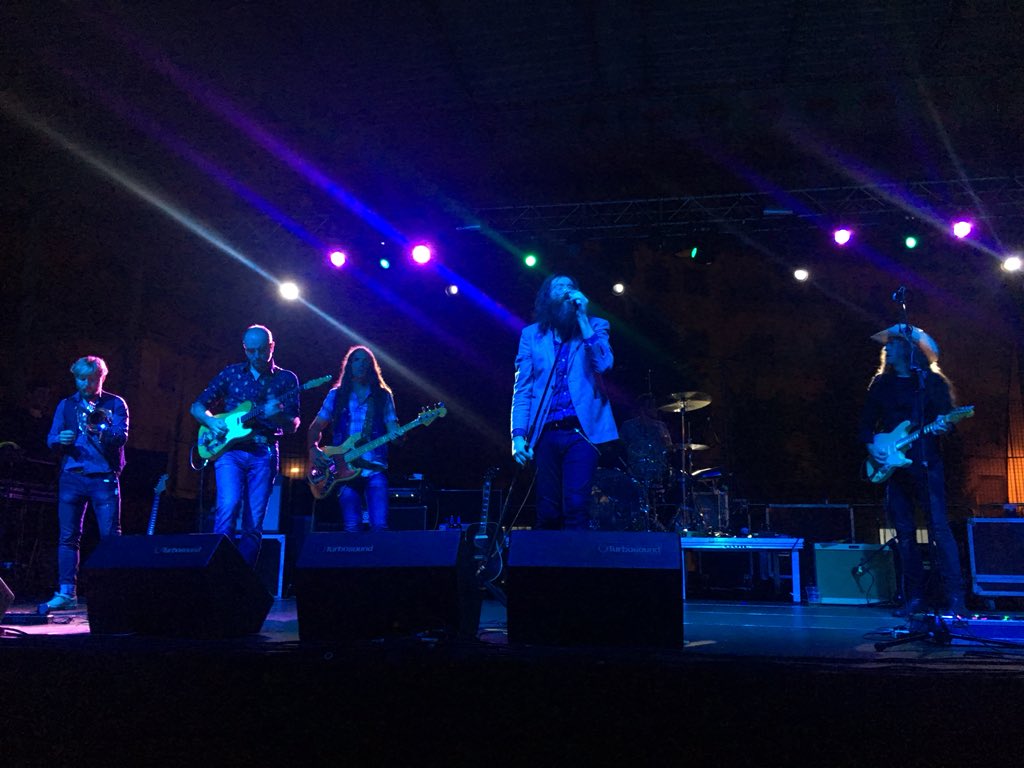 luciapuntog's tweet photo. No es la mejor foto pero el resto del CONCIERTAZO de @corizonas en #torrelavegasoundfestival lo he pasado bailando y disfrutando con @mig_gp #nomehadadolavidaparaunafotomejor #nuevadimensionvital #thefalcom #mimitaddevalladolid #verbenafestivalera https://t.co/7zNrxTTBYV