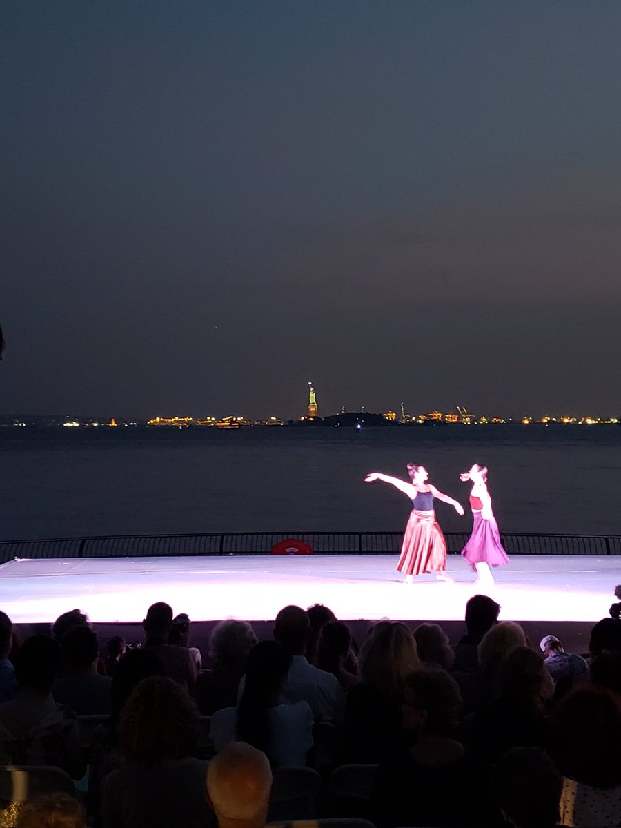 NYCFreeSummer's tweet photo. #BatteryDanceFestival will continue Friday from 7-9pm in #batteryparkcity #wagnerpark!
@bpca_ny @FiDiFamilies @FiDiKids #batterydance #Manhattan #nycfreesummer #free #concert https://t.co/AUBxNPf3Rs