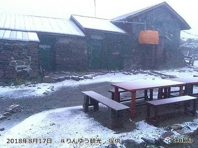 livedoornews's tweet photo. 【寒気の影響】北海道・黒岳で初雪、1974年以降最も早い記録に
https://t.co/rEJDIquw1e

午前7時までに道内3地点で最低気温が一桁に。北海道ではあさって19日にかけて平年より気温の低い状態が続きそうです。 https://t.co/ga8IOkRMvk