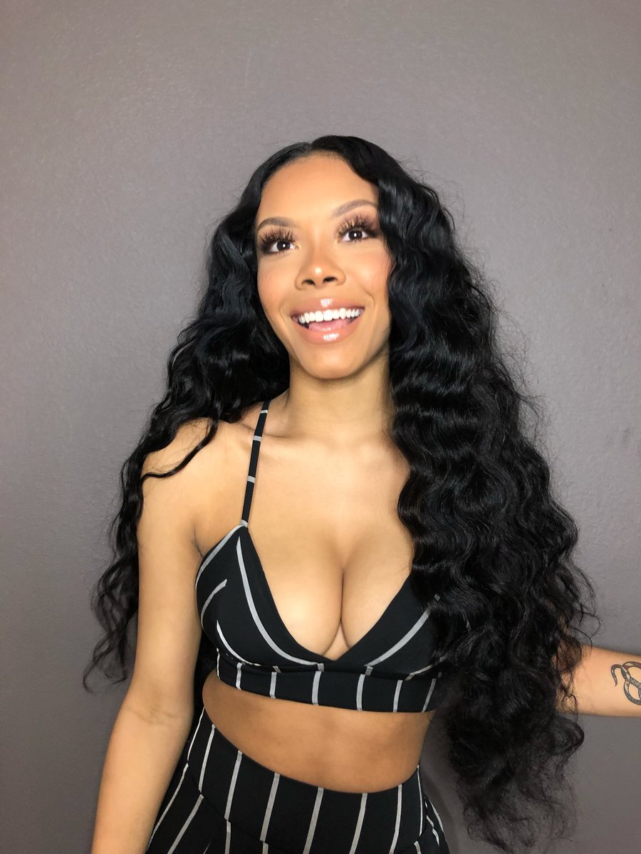 znuieaahjefi's tweet image. I value the pictures that have genuine smiles, thanks to the one behind the camera ❤️