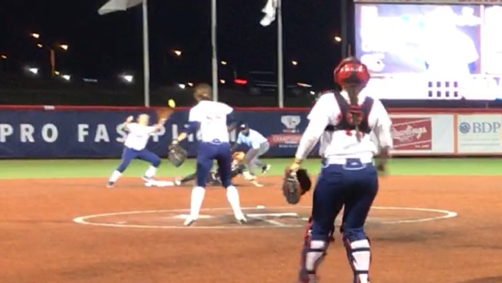 MOONPUP1's tweet photo. Reason # 15 why you didn’t win @profastpitch Umpire of the Year!! #NPFCS #Safe @Chicago_Bandits https://t.co/ecGnVC7jh8