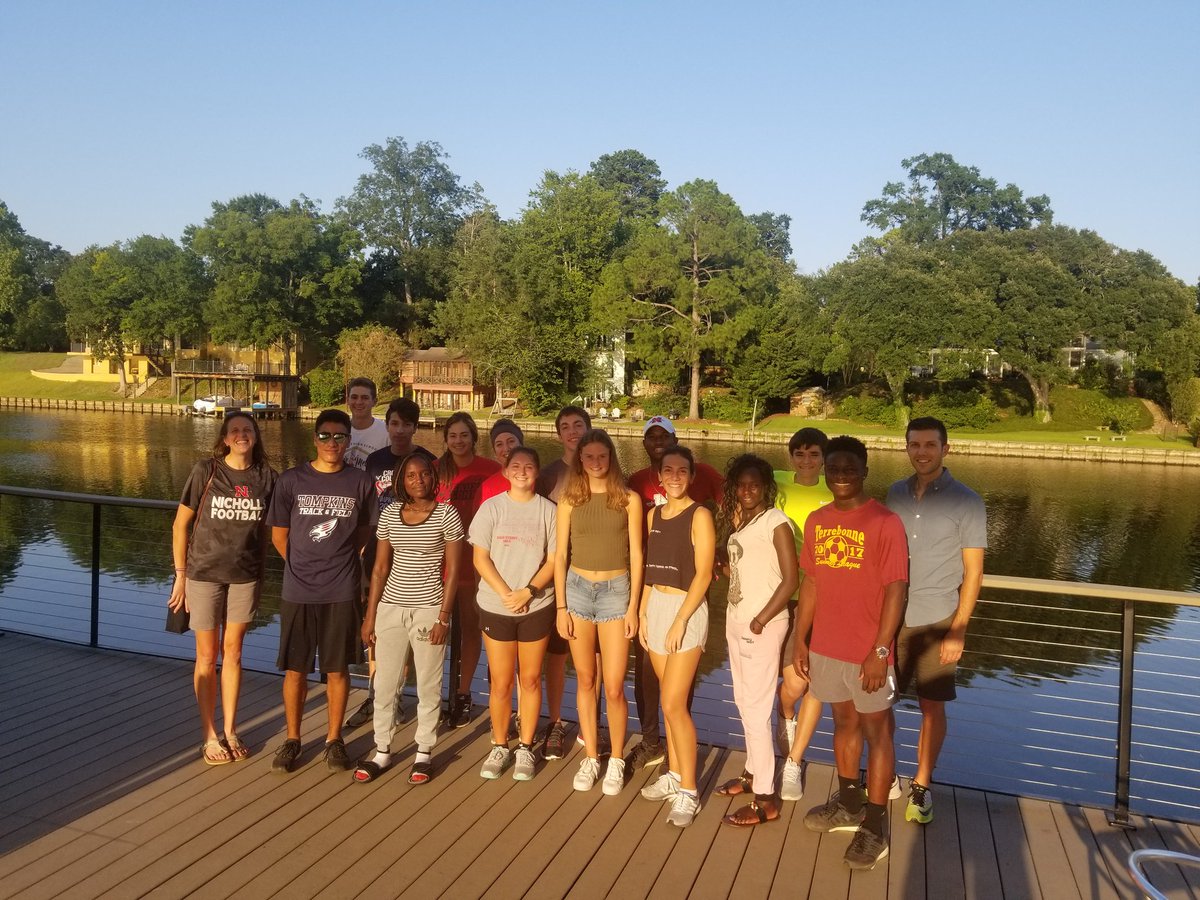 StefanieSlekis's tweet photo. Fun team evening outing to Downtown Natchitoches! For some reason all the ice cream shops were closed, but we still got fro-yo at least! #GeauxColonels #TeamTrainingCamp https://t.co/plm9MFUG2s