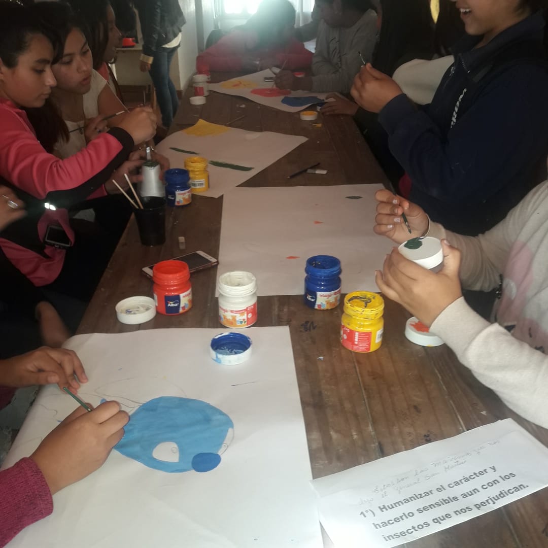 ResinaCarolina's tweet photo. Linda tarde compartida con ellos 
Dibujo y pintura en cartulina ..... https://t.co/0JNJAybJgE