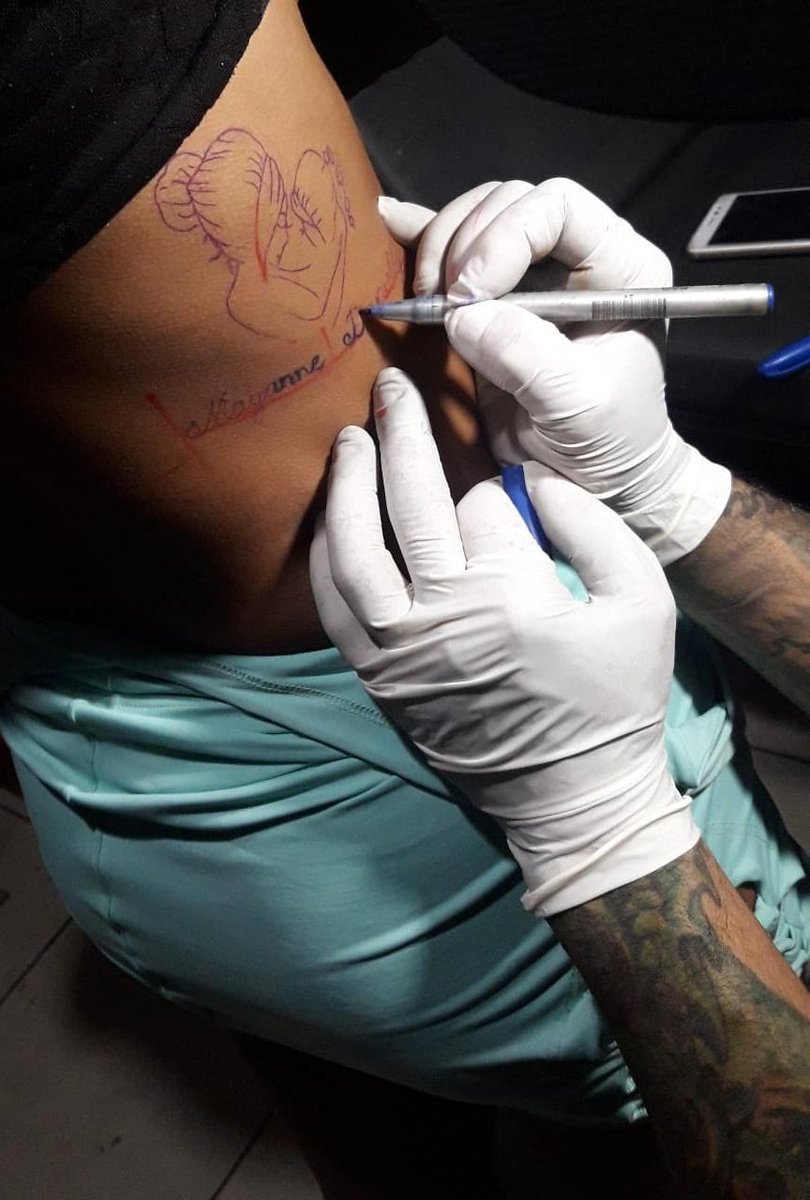 MarcellyMello5's tweet photo. Não tem jeito agora tá tatuador 👧💓
Filha minha vida todinha!!😻 https://t.co/vygOrtZorj