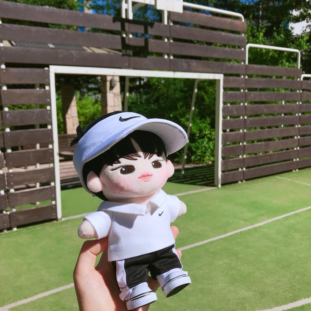 jbjmoongchi's tweet photo. 테니스 완댜 넨뿌 야외ver.
나이스 선캡 정말 너무 이쁩니다😭💕💕
짱짱하고 진짜 고퀄이에오👍👍
넨뿌 싹 삐죽🌱 두 번 세 번 사세오😭💕
@somcloud_store  
#구릉구릉잡화점 #인형모자 #인형선캡 https://t.co/WXfHFTnqeT