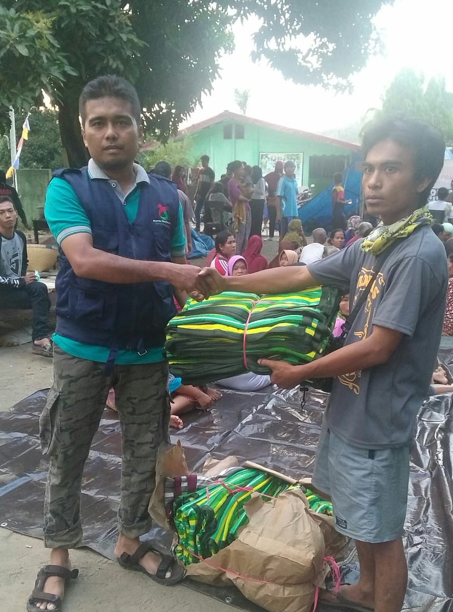 BantuBerjamaah's tweet photo. Bantu Lombok. Penyaluran dari donatur Komunitas Bantu Berjamaah. Yuk terus bantu https://t.co/ro7M4Vpfxy