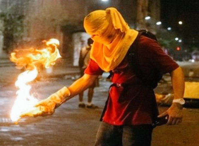 SContrerasB's tweet photo. URGENTE
A esta hora las protestas se extienden, se encuentran en
-Av Sucre, detrás de Miraflores
-Av. Baralt a la altura de Puente Llaguno
-La Pastora
-La Matica
-Los Teques https://t.co/aNtg8n2nmn