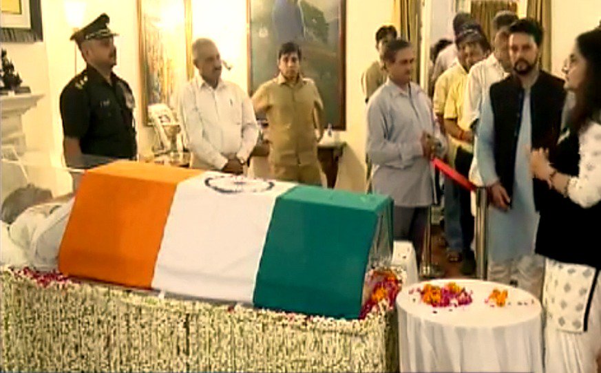 officekiran's tweet image. पूर्व प्रधानमंत्री भारत रत्न अटल बिहारी वाजपेयी जी के निवास पर उनके अंतिम दर्शन कर श्रद्धा सुमन अर्पित किये।
#AtalBihariVajpayee