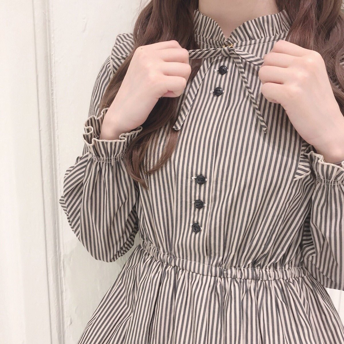 F I N T近鉄パッセ店 New フリル使いストライプワンピース 8 800 Beige Red Beige Black ウエストはゴムなのでとてもラクチン おリボンは取り外しも出来ます フィント 近鉄パッセ 新作 ワンピース ストライプ フリル T Co Ngx8upsyu6
