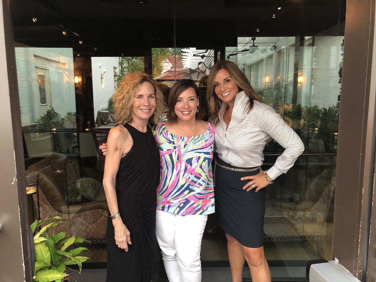TanyaORourke's tweet photo. Great night with good people. @KathrineNero @CarolW513 @Murraysm13 https://t.co/UKjZY8tnaZ