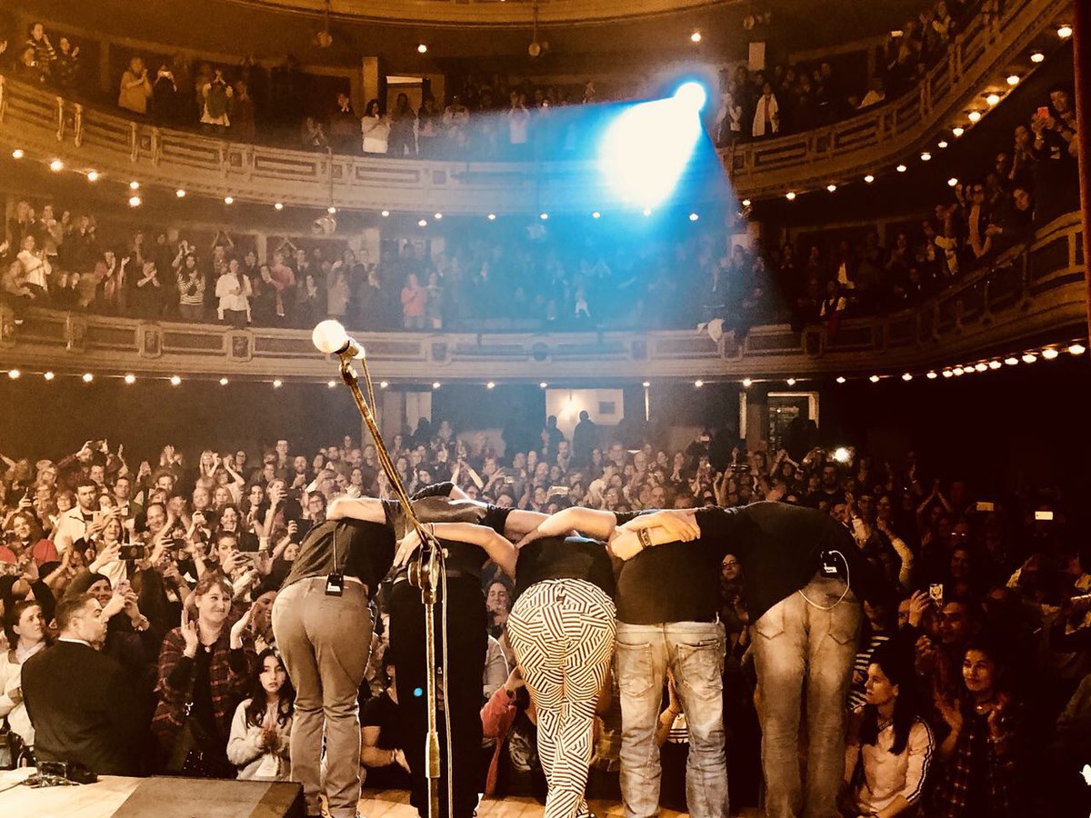 RosanaOficial's tweet photo. Lr: #Rosario gracias por la energía!!! Próxima parada mañana  #ElGranRex De #BuenosAires  vamooonos!! 💃🏻🕺🏃🏾‍♀️ https://t.co/57MvtdkOYM