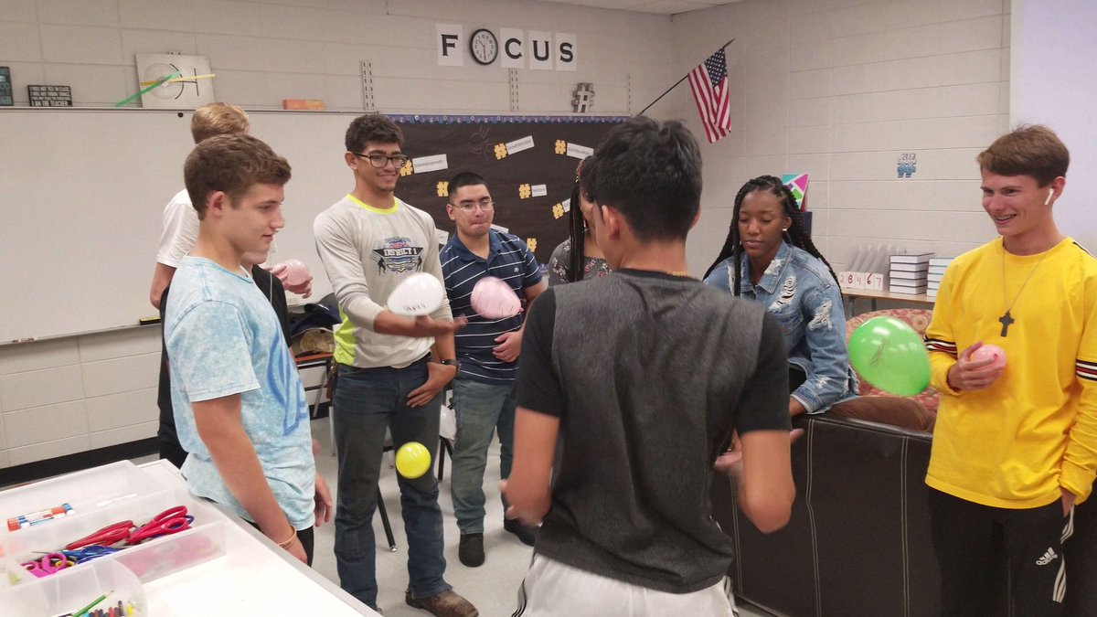 HCampbell204's tweet photo. BEST 1st day of teaching ever! I spent less than 10 minutes talking rules... and then we jumped right into working collaboratively and doing some math! @BSHSmath #BSHSalg2 #BSHSgeometry #BSHStca https://t.co/nIli5v1D9D