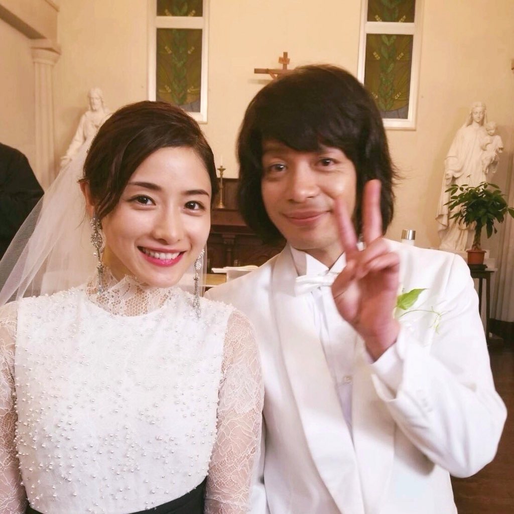 公式 高嶺の花 日テレ7月期水ドラ 本当に結婚するかのような二人のオフショット 第６話ではあんな悲しいことになるなんて 直人 峯田和伸 の笑顔の意味 それを見たもも 石原さとみ の気持ち 次回見逃せません 高嶺の花 T Co