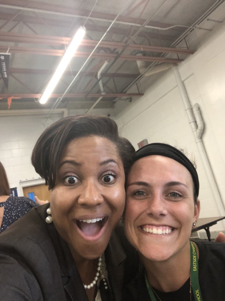 HutchinsSTEMDC's tweet photo. What a fun-filled Tech PD with an incredible group of educators @SchoolEastside! Thanks for having me as your guest today😊 I look forward to seeing everyone again soon! @DrSermonsESCS https://t.co/4X3gIwI01I