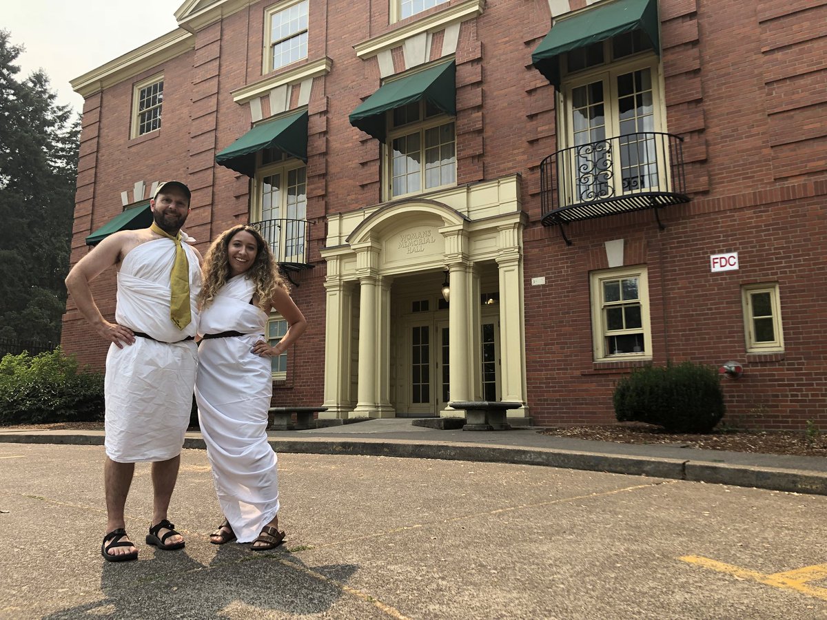 maggie_vanoni's tweet photo. Just in case you didn’t get enough “Animal House” on Sunday...
@DylanJDarling @robertrdenton and I toured campus in preparation for a weekend of movie-themed festivities. https://t.co/zqCjKaJF9h
@registerguard
#lifeasanintern https://t.co/wD9YumEPjW