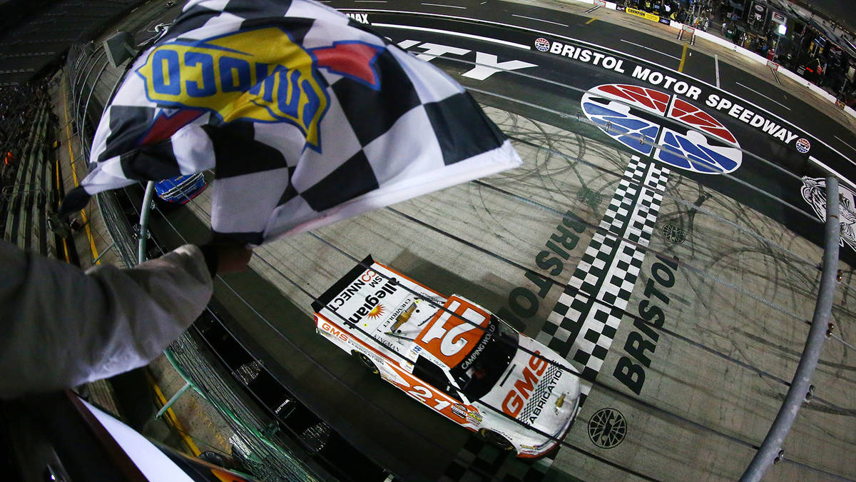 Johnny Sauter wins NASCAR Trucks race at Bristol, clinches regular-season title bit.ly/2nJVyrr https://t.co/QonnCaCfst