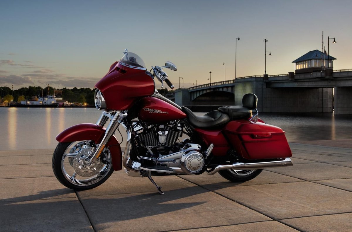 There’s a pride that comes from riding the original, and when it comes to the stripped down, hot rod look, that would be the Harley-Davidson® STREET GLIDE®.