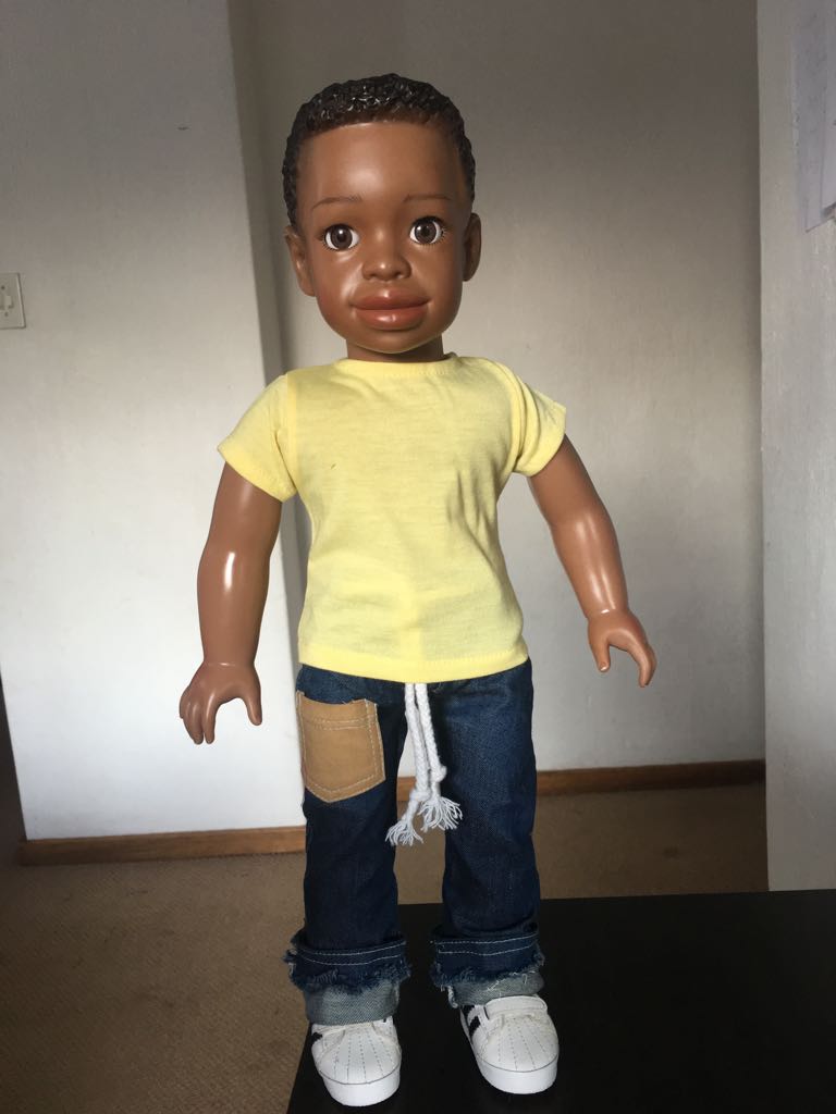 Wathu says "Yellow is Mellow". Now this boy and his magical drum are off to the mellow land where his Yellow Kingdom is. Dont get him wrong, he aint no Prince, he is a citizen of the kingdom 
#yellow
#Mellowmellow #ToyStoryLand #ToyStory #Malawi