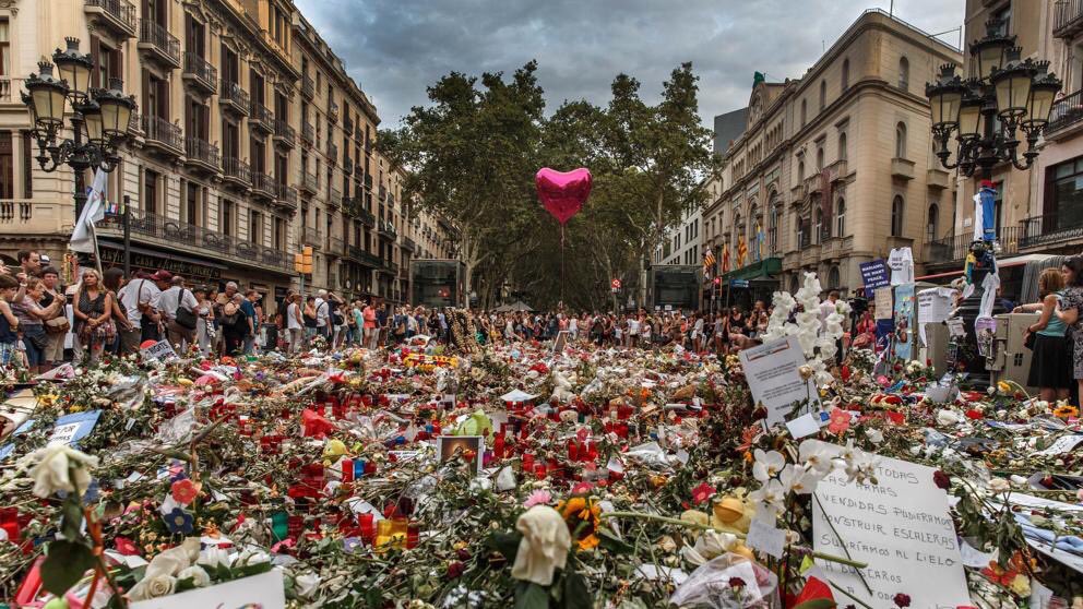beaao_28's tweet photo. Un año ya de esto.. 
Somos fuertes, mucho más que ayer. Te amo #Barcelona 
#17agosto #AtentadosBarcelona https://t.co/HpmdcuoBXu