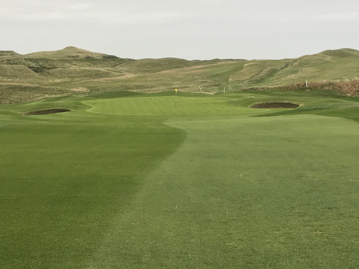 Official opening of new par 3 course today @traleegolflinks place lookin 👌 great work by all the guys the last few months in challenging weather both wet and dry🙈  #links #fun #officialopening #par3