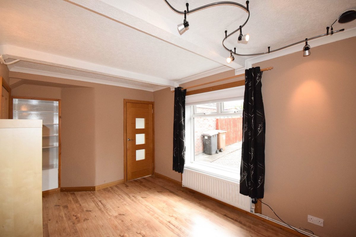 Onlineagentni's tweet photo. Stunning Mid-Terrace Located Off The Holywood Road... https://t.co/QSF854SsNT https://t.co/YxGYjbqCyz