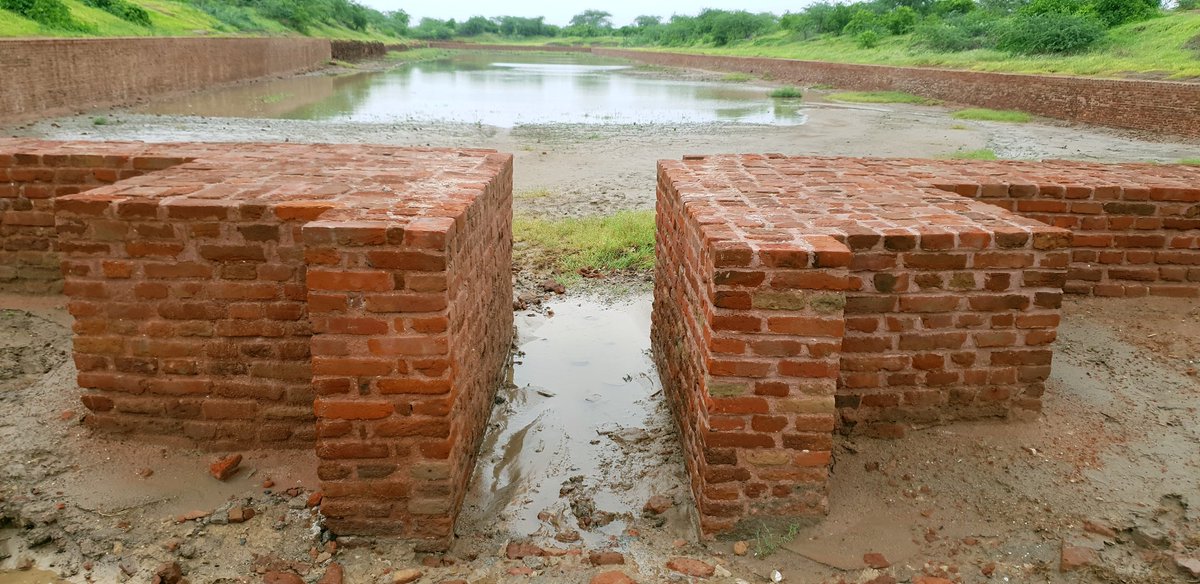 SangitaSri's tweet photo. 4500 yrs ago  .... a time travel to #Lothal #Harappan #Archeology 

World's OLDEST Flood &amp; Water mgmt system, built with burnt bricks. 

@incredibleindia @alphonstourism @navdeepsuri @TataMotors @DekhoMeraDesh @Amul_Coop @GujaratTourism @GujaratHistory @PMOIndia https://t.co/xEa1P3XQoT
