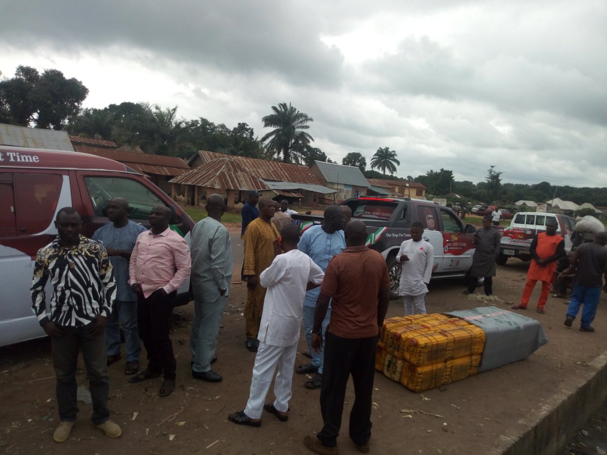 bem_jabez's tweet photo. Governorship aspirant in Benue,  Surv John Tondu hits the road to attend a function at Ushongo LGA, Benue State. https://t.co/O95ne5qUux