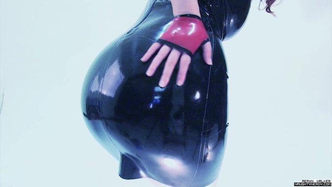 1 pic. slippery and slick both over and under 
#latex #pov #joi
https://t.co/2mUvTkDCIJ https://t.co