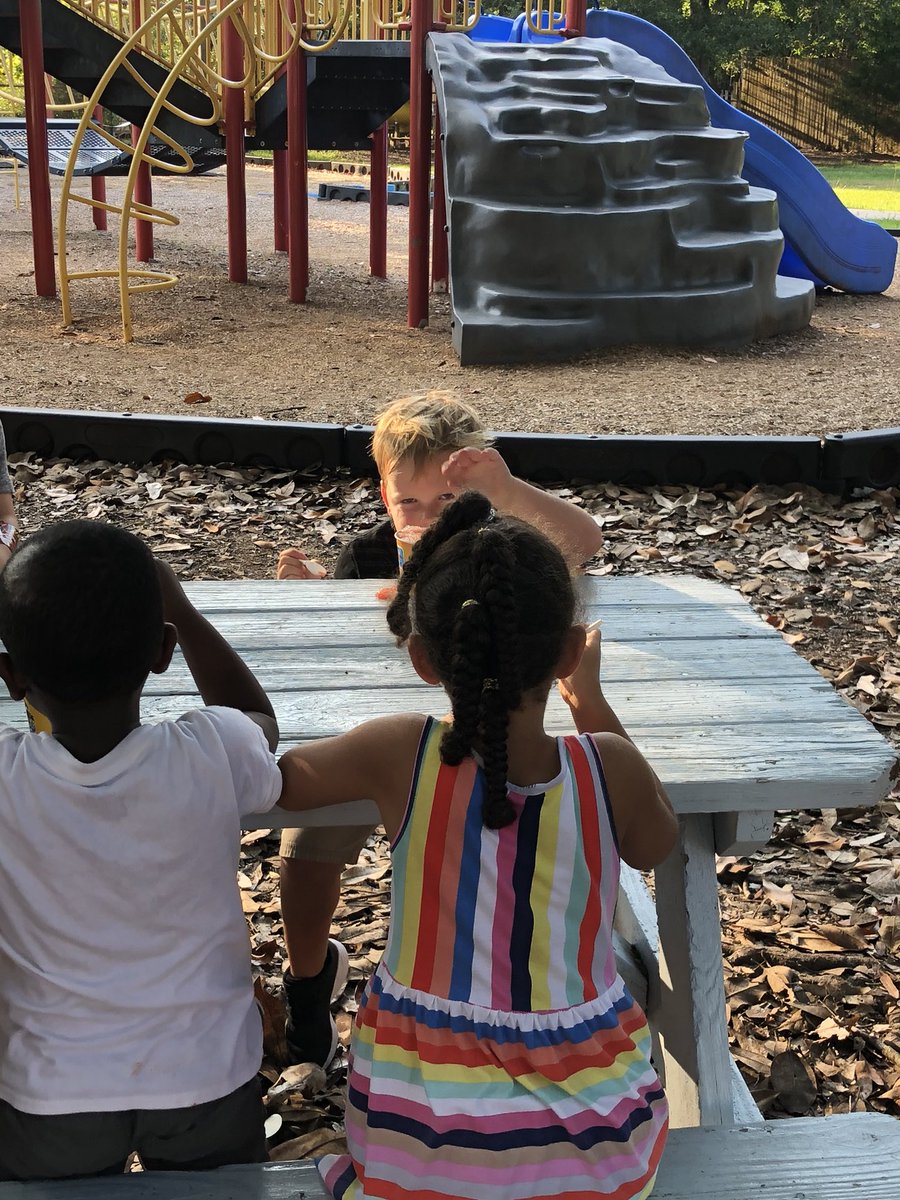 Kindergarten popsicle play date was a hit last night with these new #WPESDolphins students! @NewHanoverCoSch #NHCSChat #buildingrelationships #kindergartenready