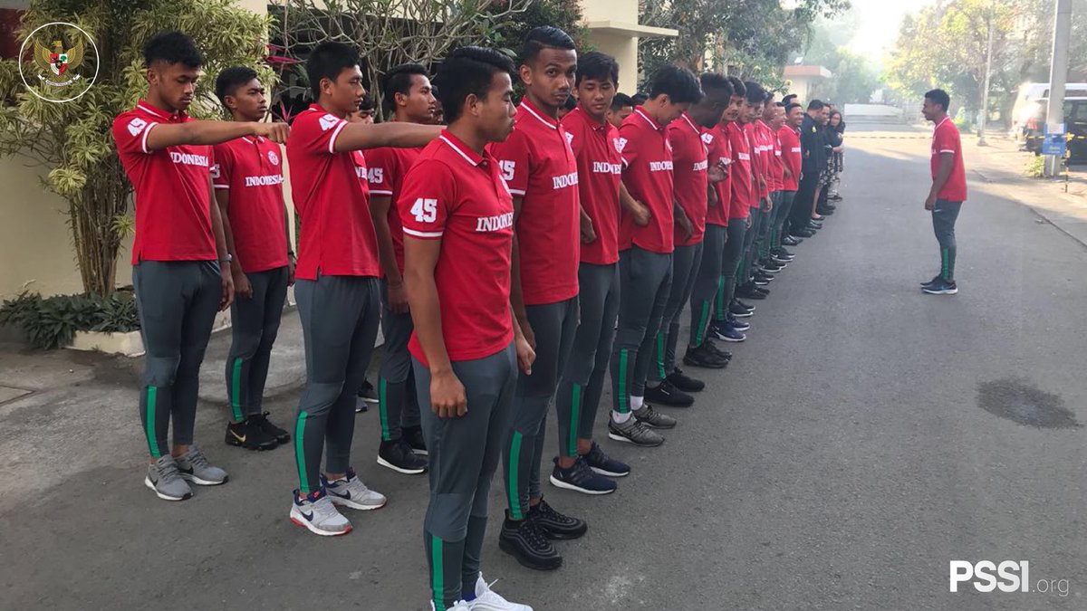 PSSI's tweet photo. Dirgahayu Republik Indonesia ke-73 dari skuat Garuda Muda 💪🇮🇩⚽️
#PSSINow #KitaGaruda #GarudaMuda https://t.co/aQNIHJODWp