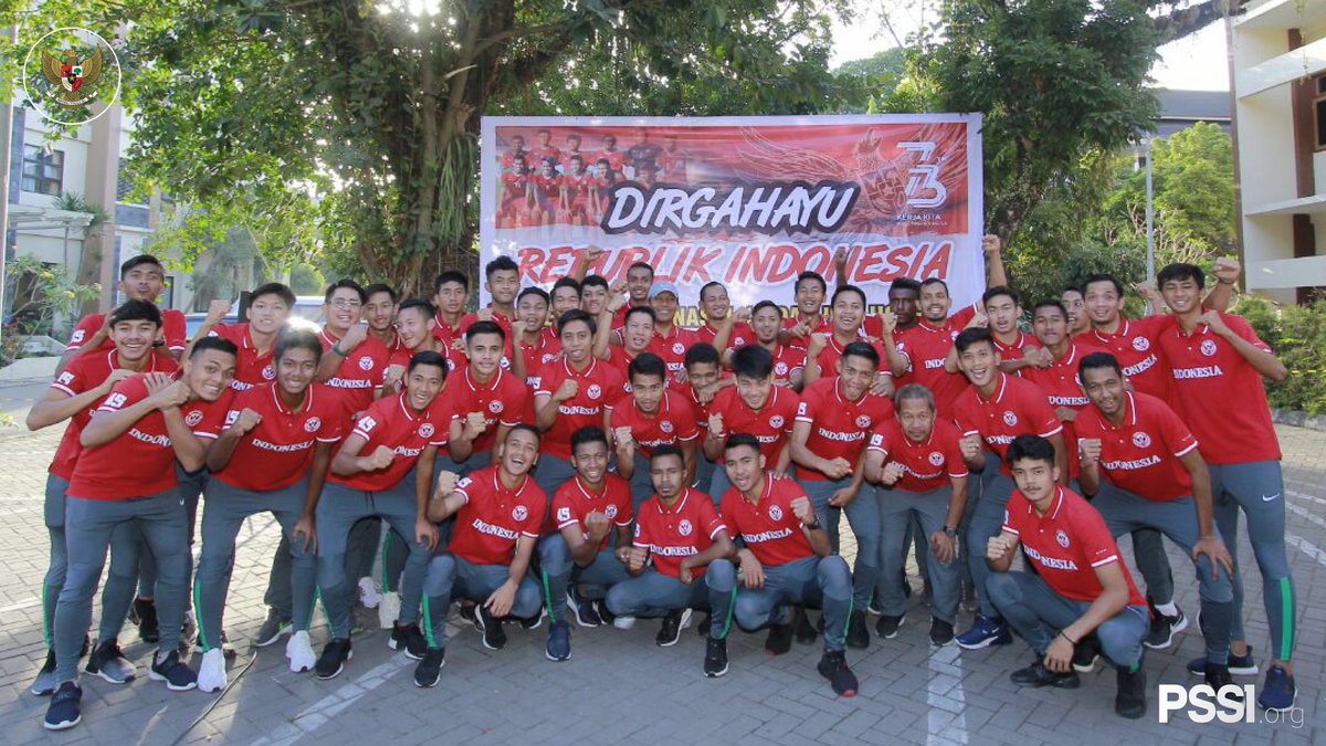 PSSI's tweet photo. Dirgahayu Republik Indonesia ke-73 dari skuat Garuda Muda 💪🇮🇩⚽️
#PSSINow #KitaGaruda #GarudaMuda https://t.co/aQNIHJODWp