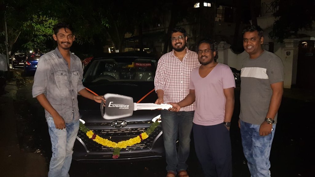 thisisanas_'s tweet photo. Hounarable Gift From Isaithalaivan @thisisysr
#pyaarpremakaadhal ❤
#ppkrunningsuccessfully 😍
@iamharishkalyan @raizawilson @elann_t @thisisysr @YSRfilms @U1Records https://t.co/ijJnMem7nx