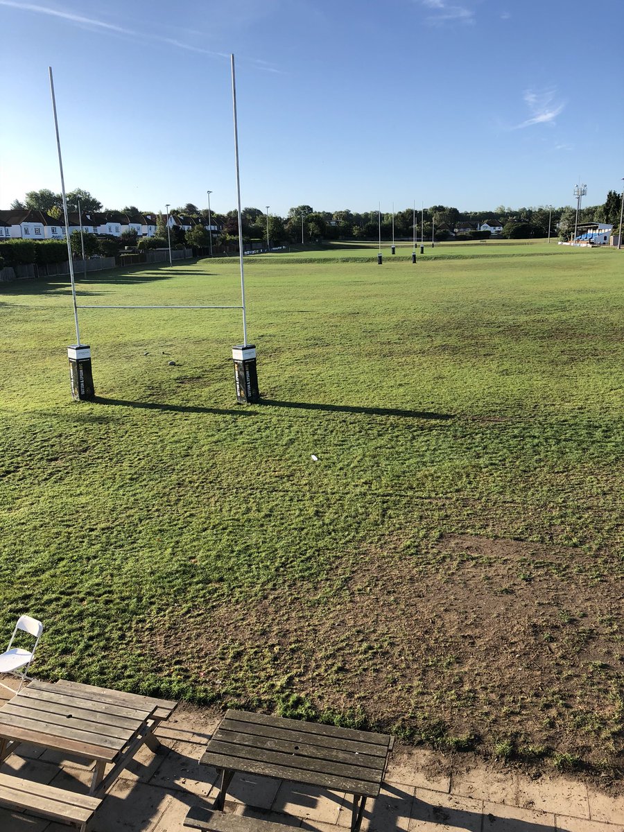 SuttonEpsomRFC's tweet image. The sun is shining for the final day of #SummerCamp2018 Week 1! We’ll see you all for the Closing Ceremony and BBQ this afternoon from 3pm, the bar’s open! 😎🏉 #10Years