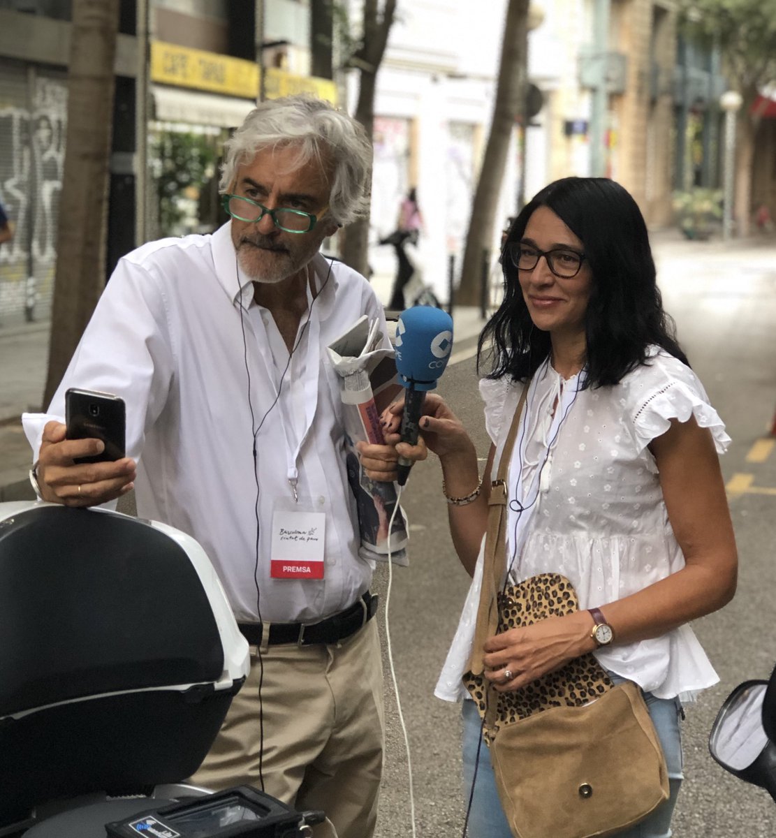 JavierVisiers's tweet photo. 📡 OnAir @pcisneroscope🎙 y @FernandodeHaro🎙 de @LaTardeCOPE desde #LasRamblas informando en @HerreraenCOPE de @cope_es #radio https://t.co/qiq0nw244z