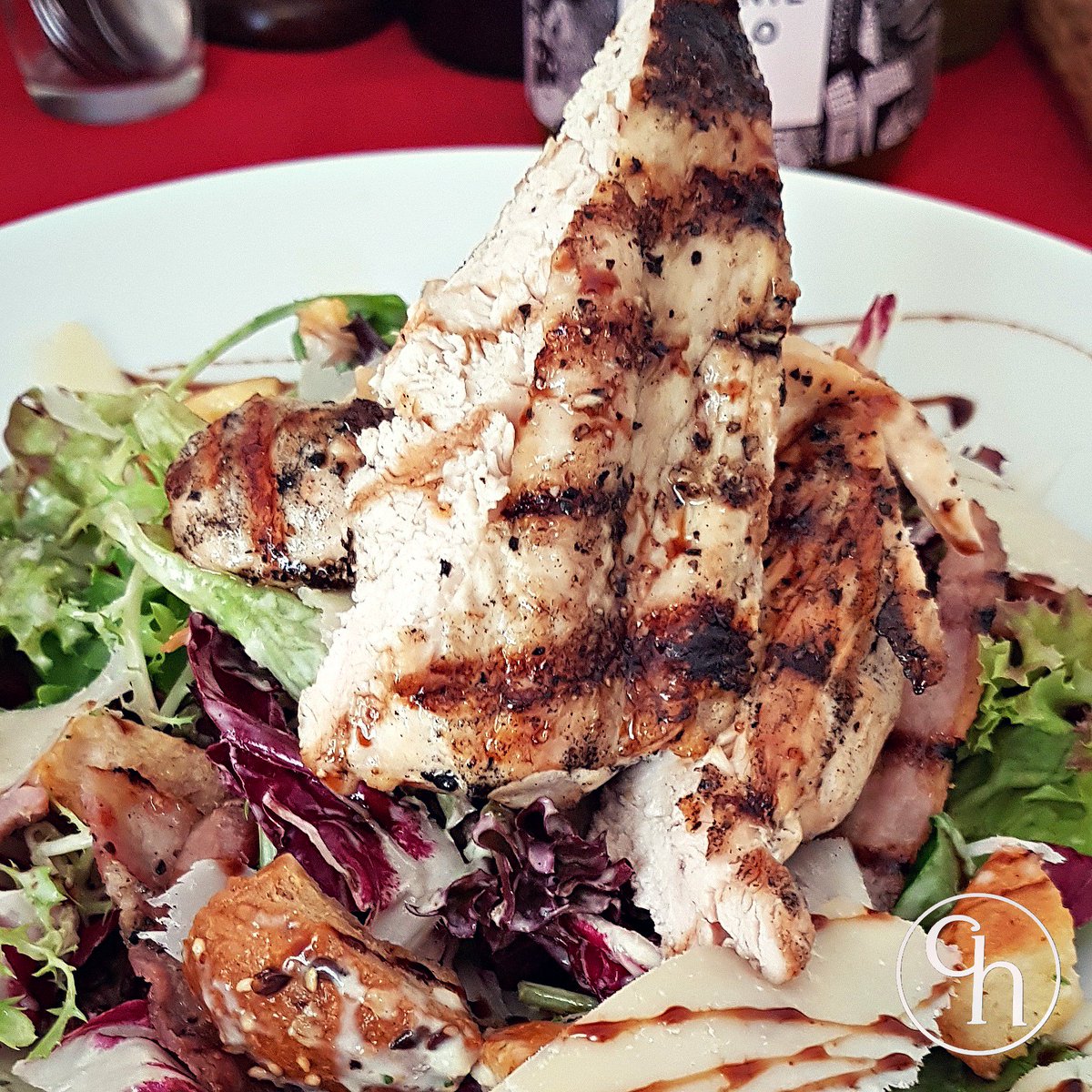 Chicken caesar salad from the lunch menu 🍽😋

#chicken #chickencaesar #caesarsalad