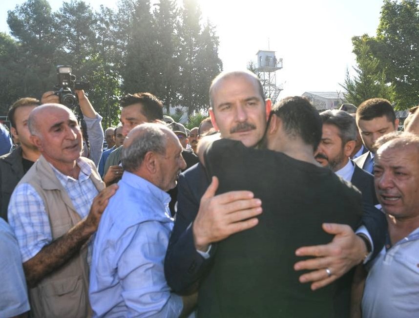 suleymansoylu's tweet photo. Adıyaman’da Şehit düşen evlatlarımız Aydın Özer, Mehmet Kürşat Yılmaz ve Oğuzhan Tekerek'i Hakk'a uğurluyoruz. Rabbim rahmet eylesin https://t.co/MgQzXV42jP