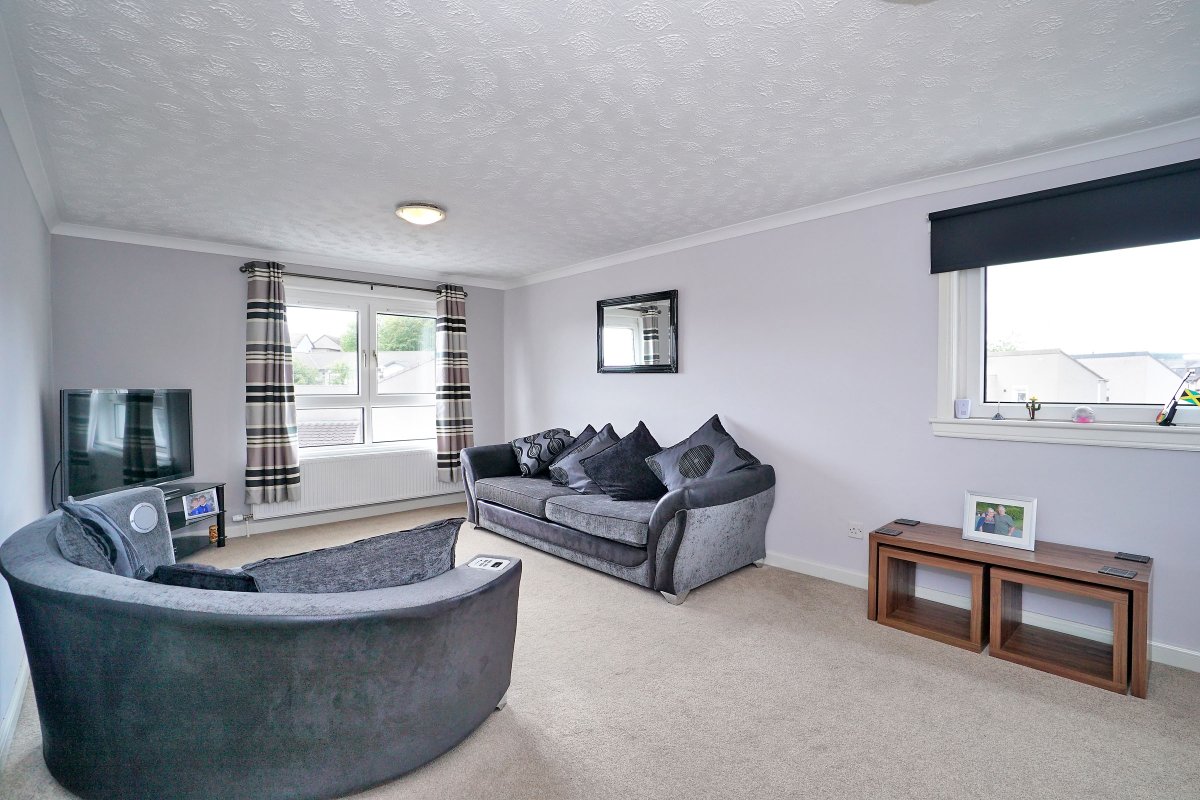 With an attractive asking price below valuation and three generous bedrooms, this flat in Dyce is a great buy!

#Aberdeenproperty 

ledinghamchalmers.com/estate-agency/…