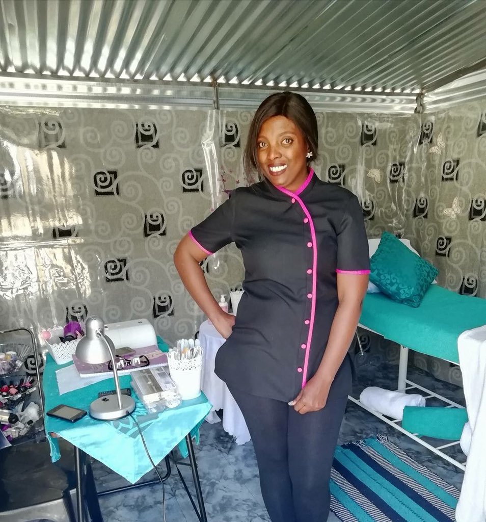 bluembombo's tweet image. While some of you are still waiting for the Perfect time, investors, sponsors and loans... some are making their dreams a reality with the lil they have. 👏🏼👏🏼👏🏼🍾🍾 #inspired 🙌🏼🙌🏼🙌🏼